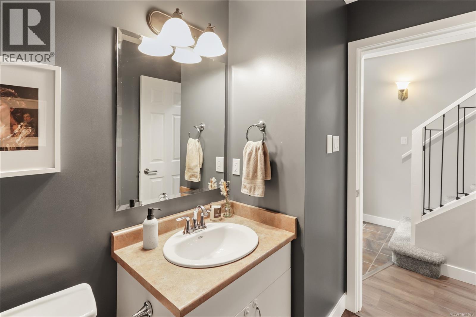 6066 Lionel Cres - 20