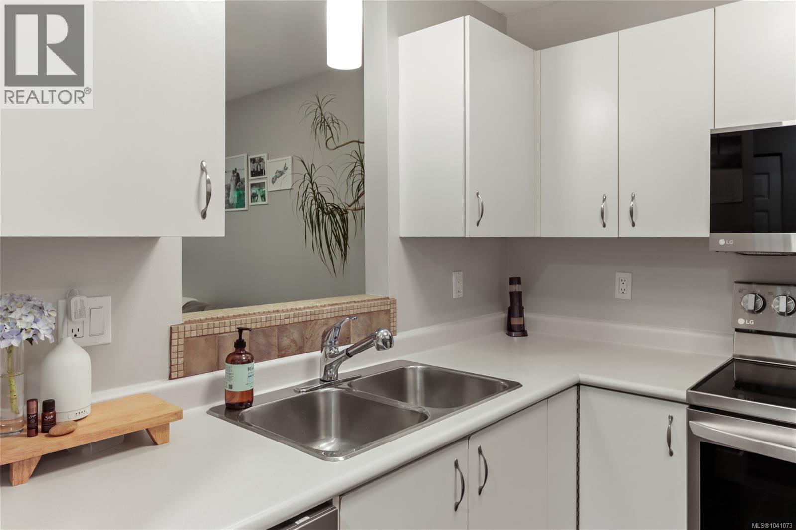 6066 Lionel Cres - 14