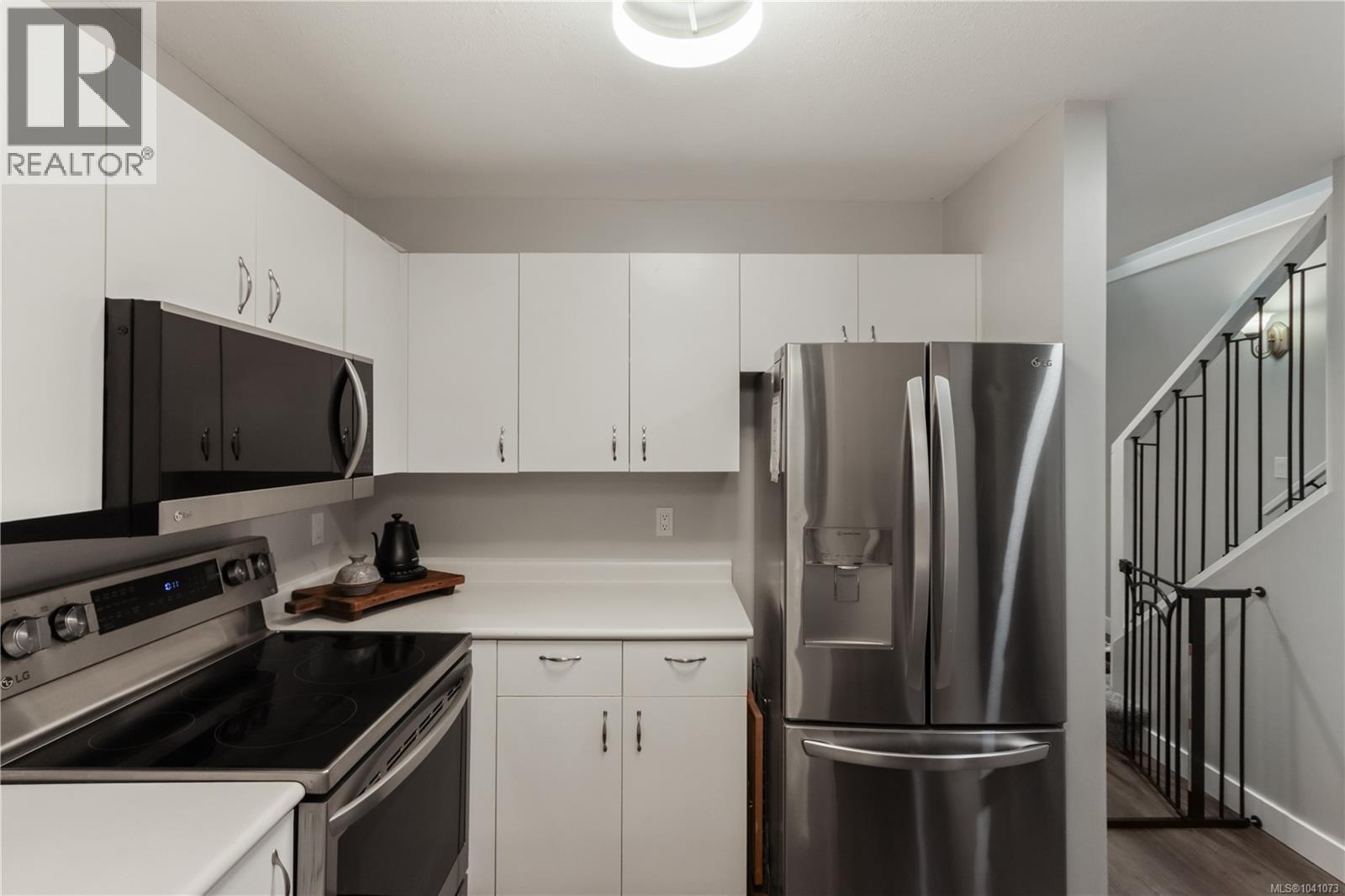 6066 Lionel Cres - 13