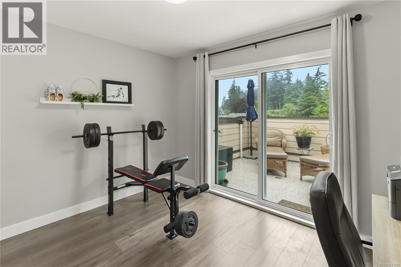 6066 Lionel Cres - 30