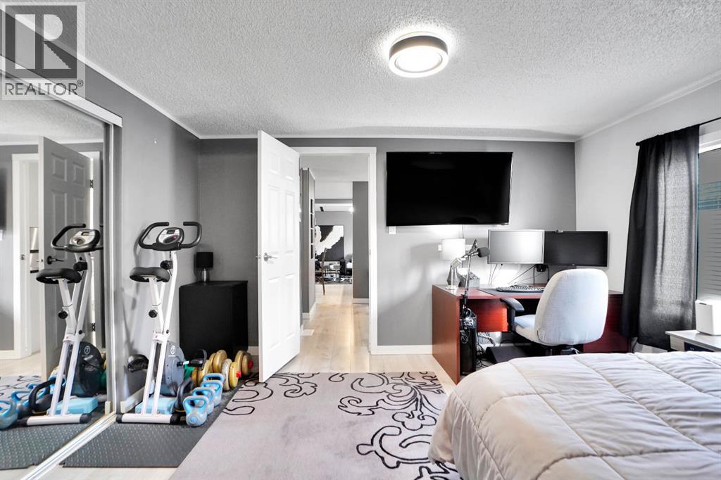 208, 3223 83 Street NW - 23
