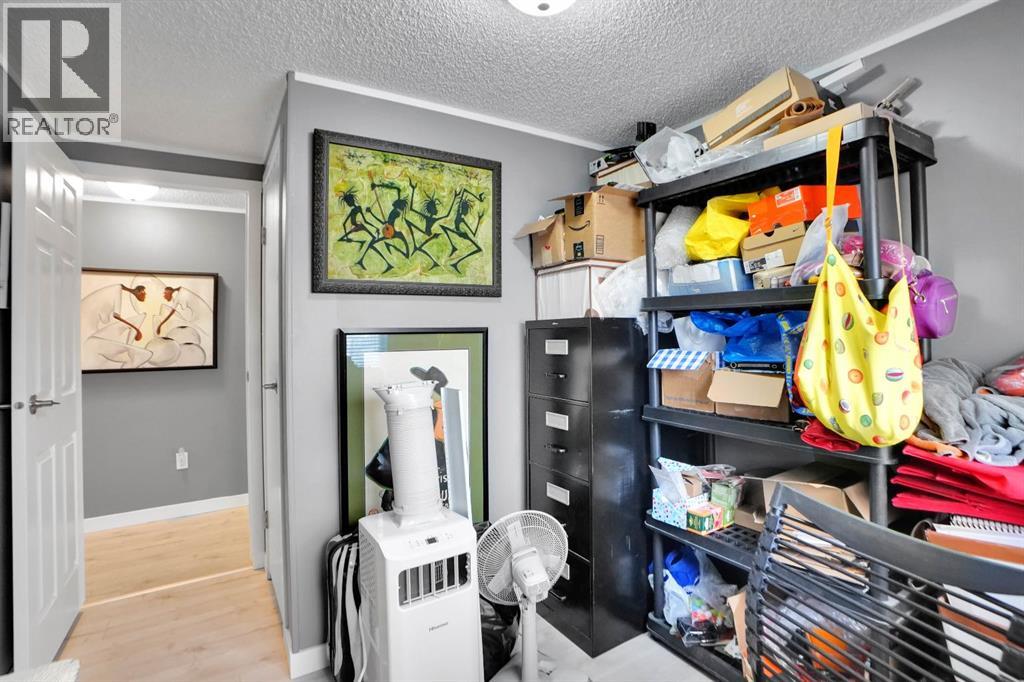 208, 3223 83 Street NW - 36