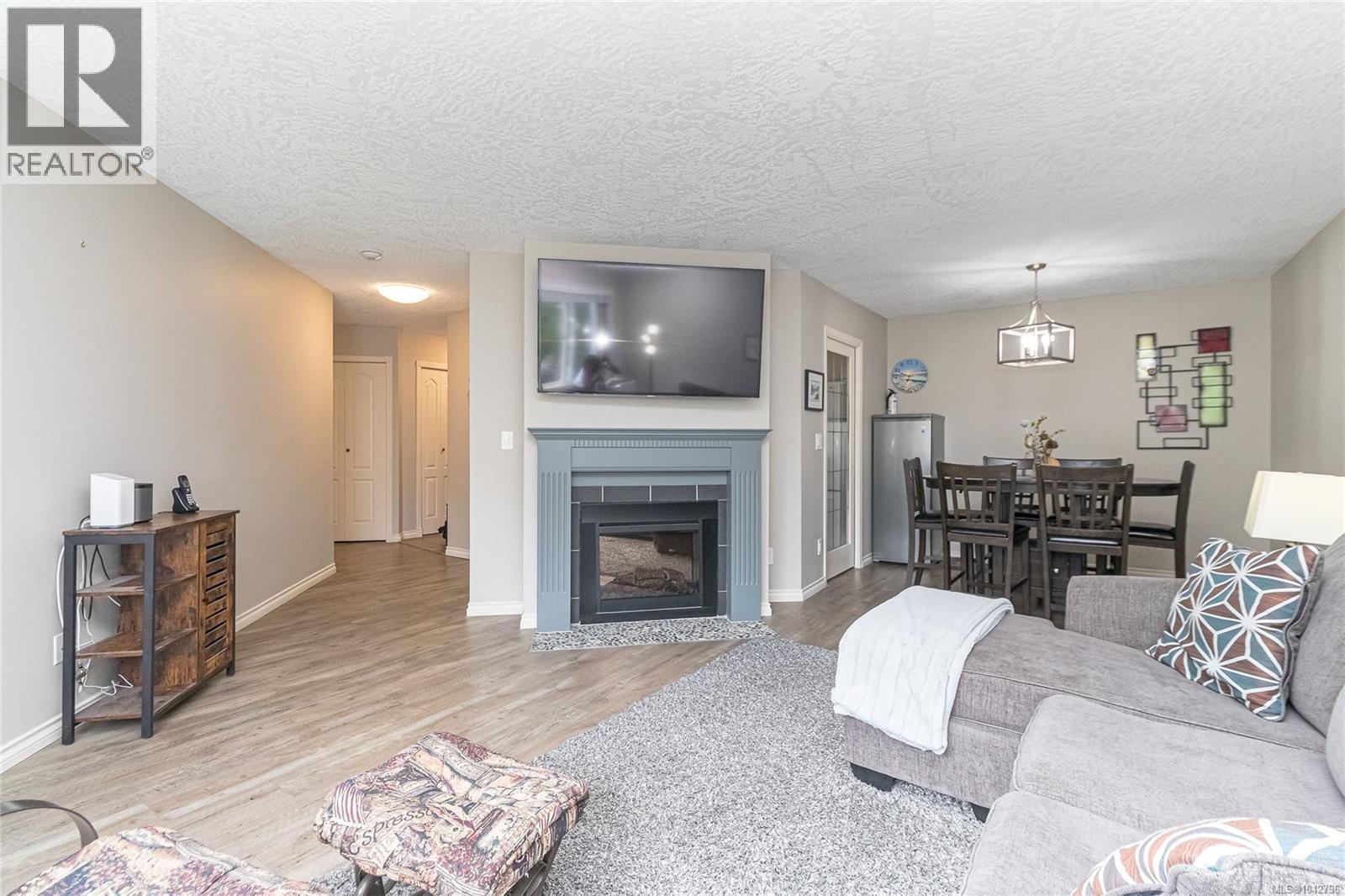 #204 3931 Shelbourne St - 1