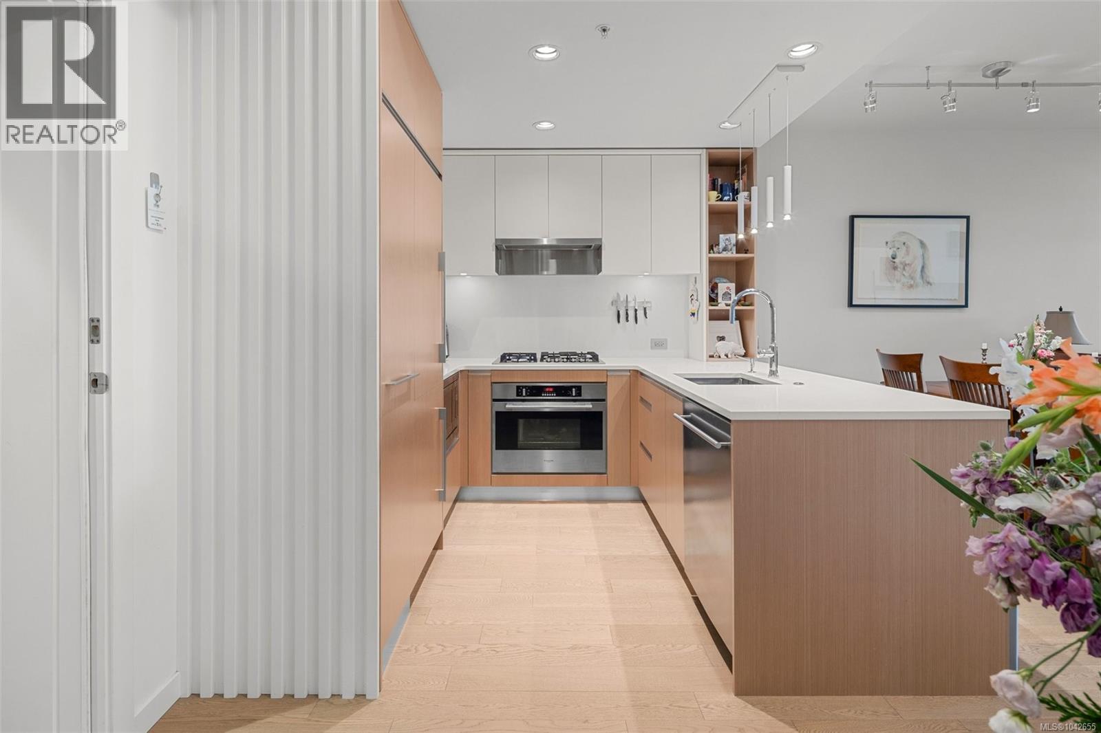 511 1033 Cook Street, Victoria