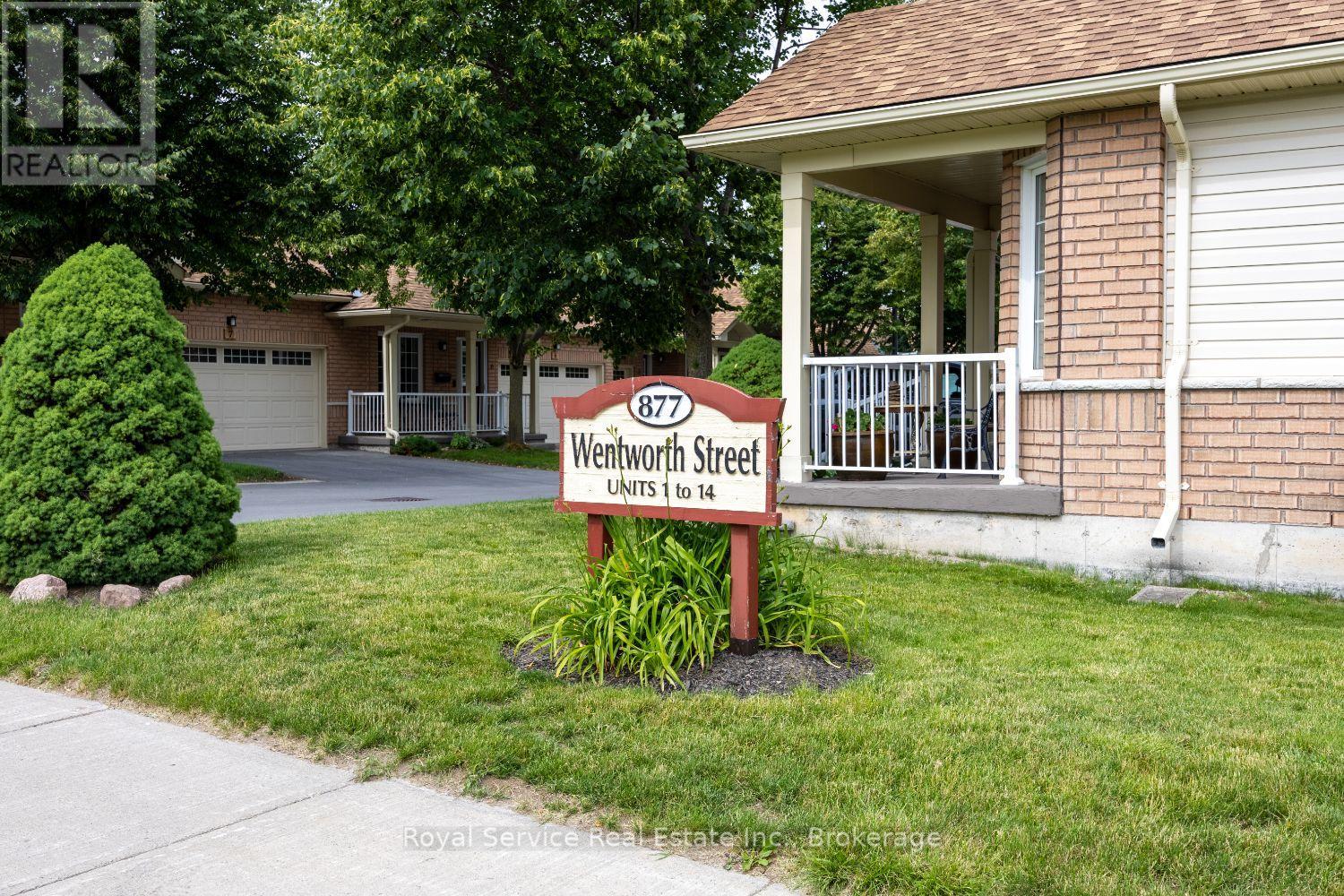 #6 877 WENTWORTH STREET - 1