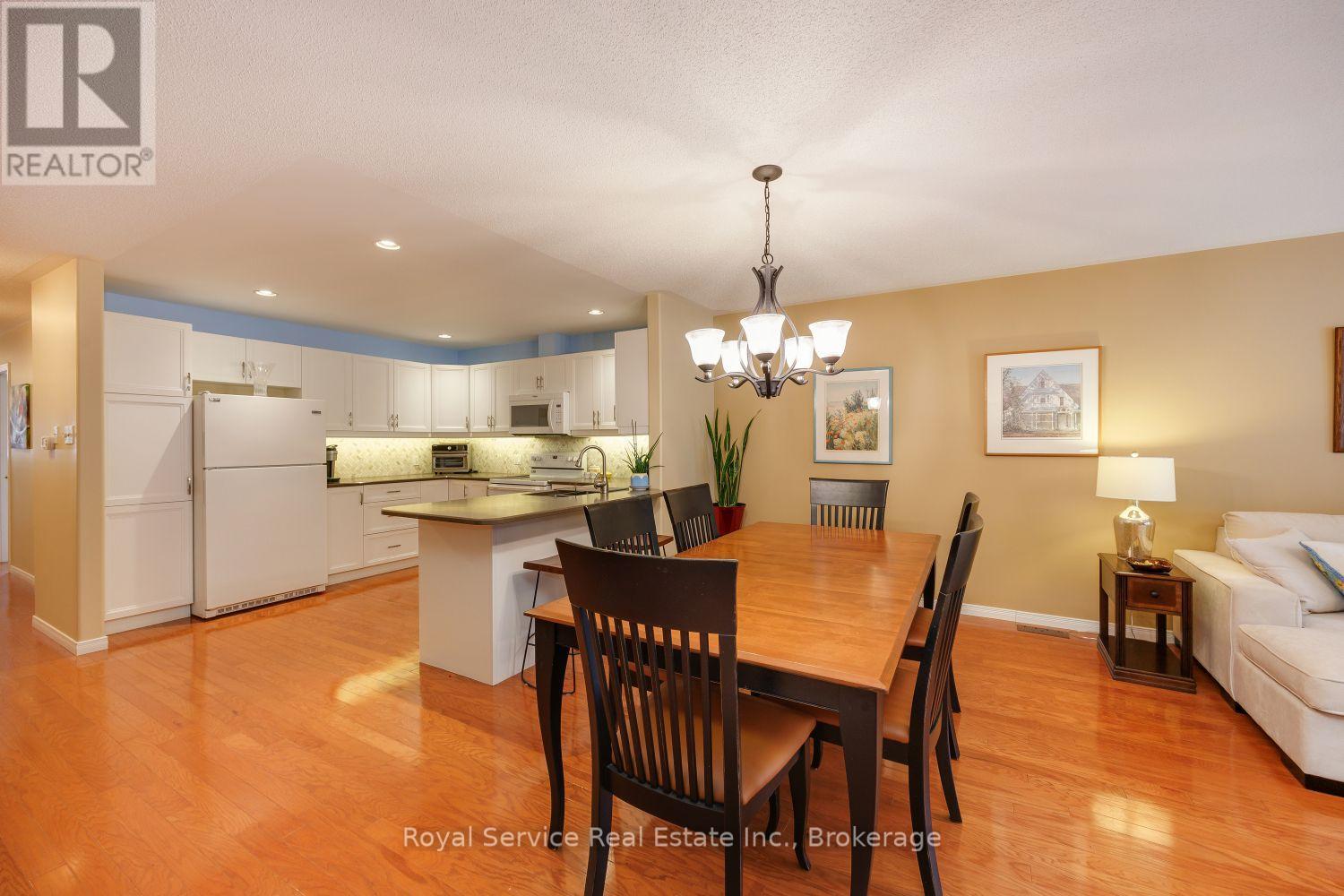 #6 877 WENTWORTH STREET - 12