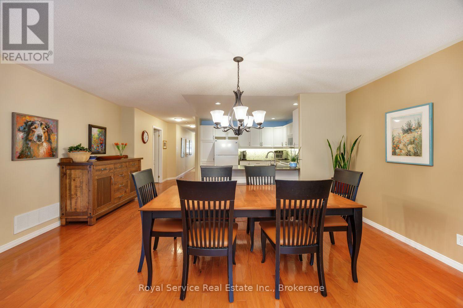 #6 877 WENTWORTH STREET - 13
