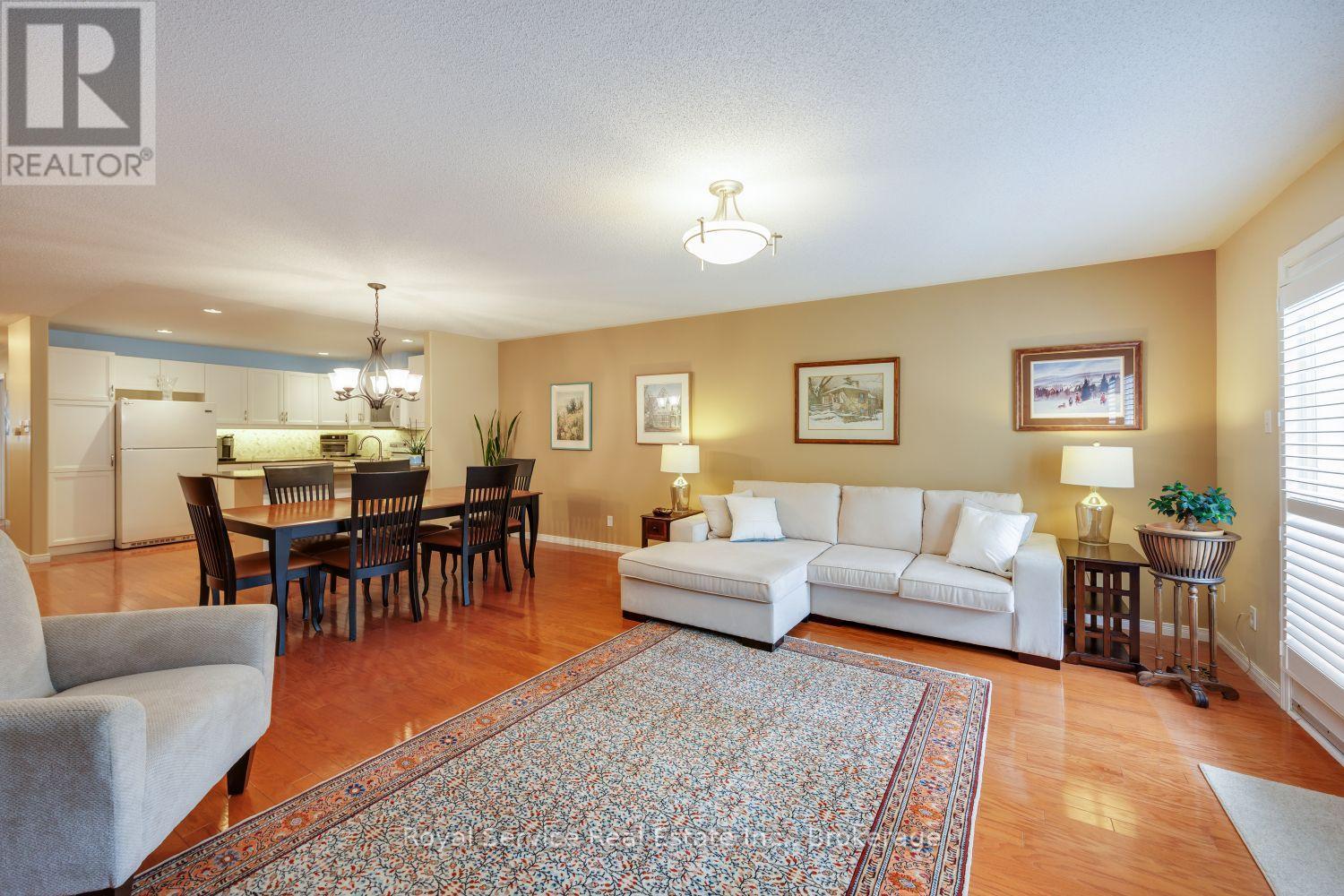 #6 877 WENTWORTH STREET - 14