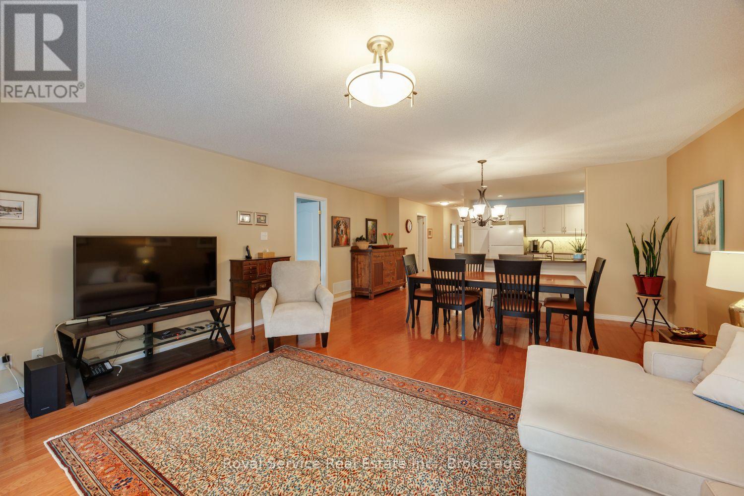 #6 877 WENTWORTH STREET - 15