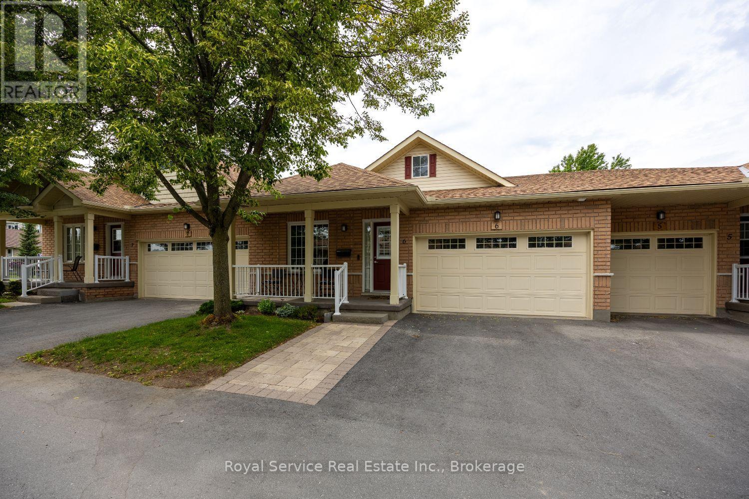 #6 877 WENTWORTH STREET - 2