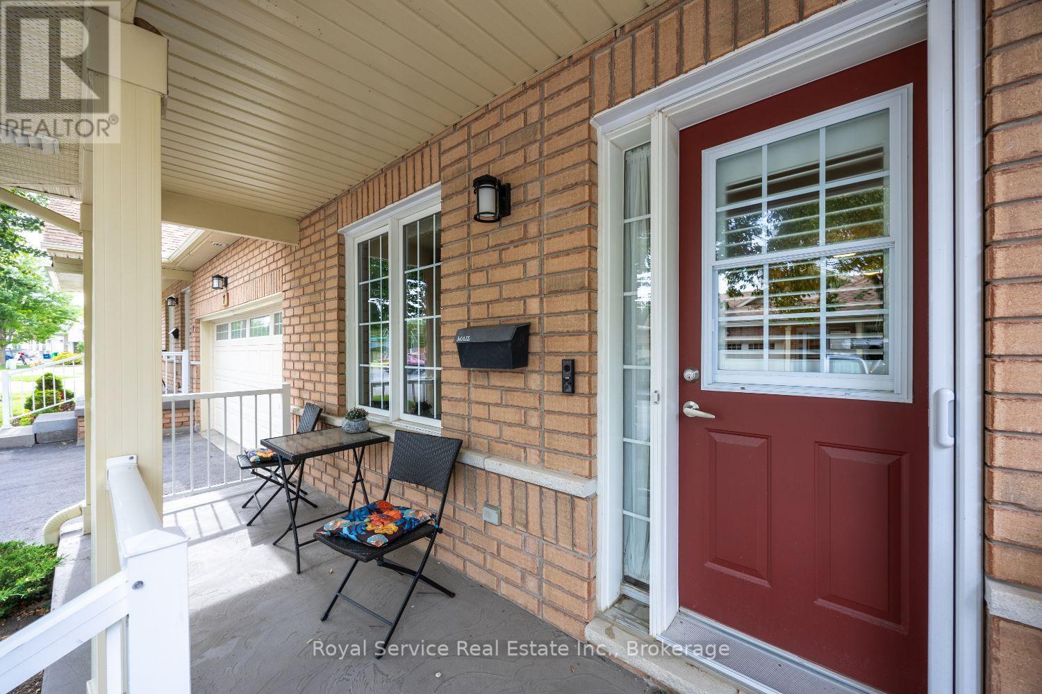 #6 877 WENTWORTH STREET - 3