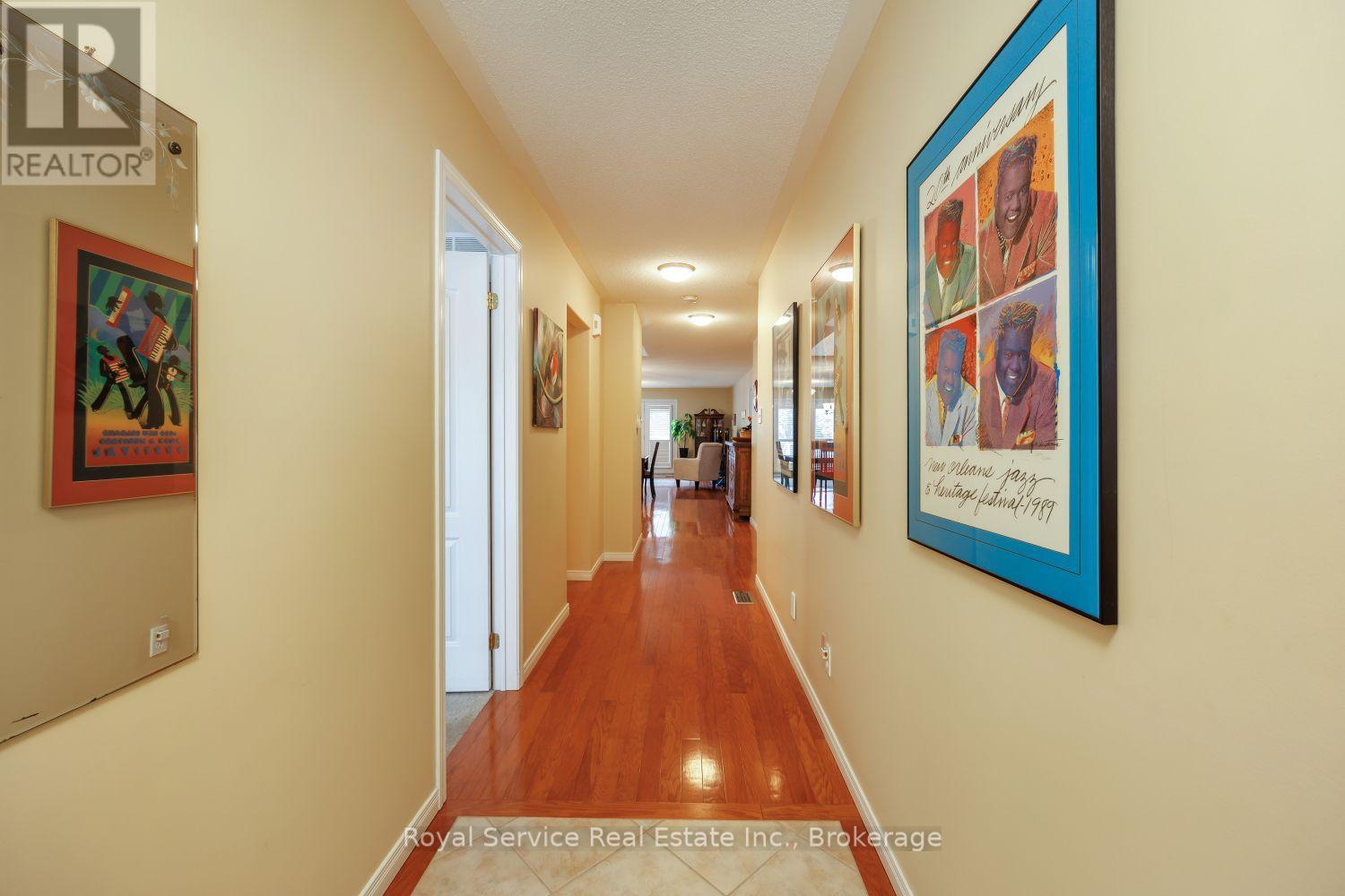 #6 877 WENTWORTH STREET - 4
