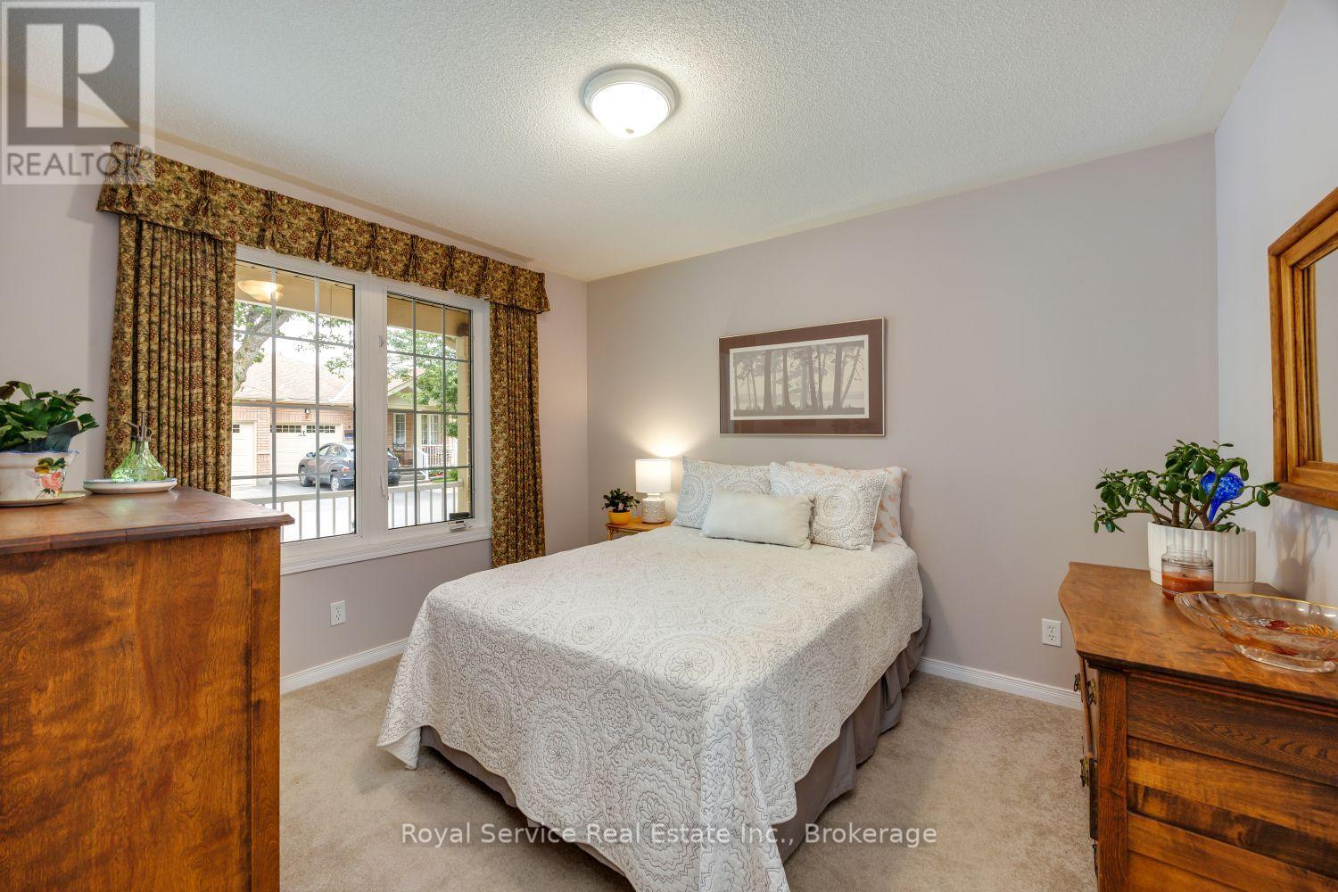#6 877 WENTWORTH STREET - 5
