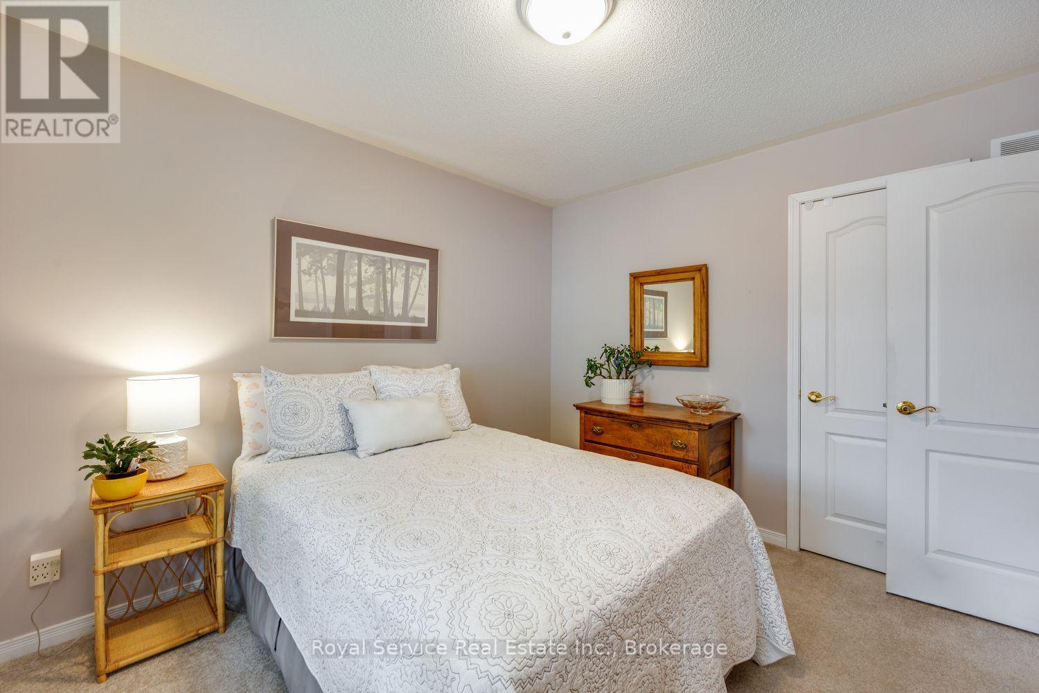 #6 877 WENTWORTH STREET - 6