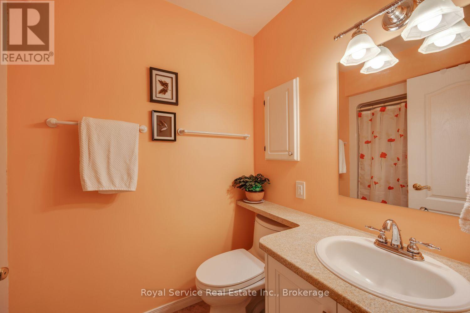 #6 877 WENTWORTH STREET - 7