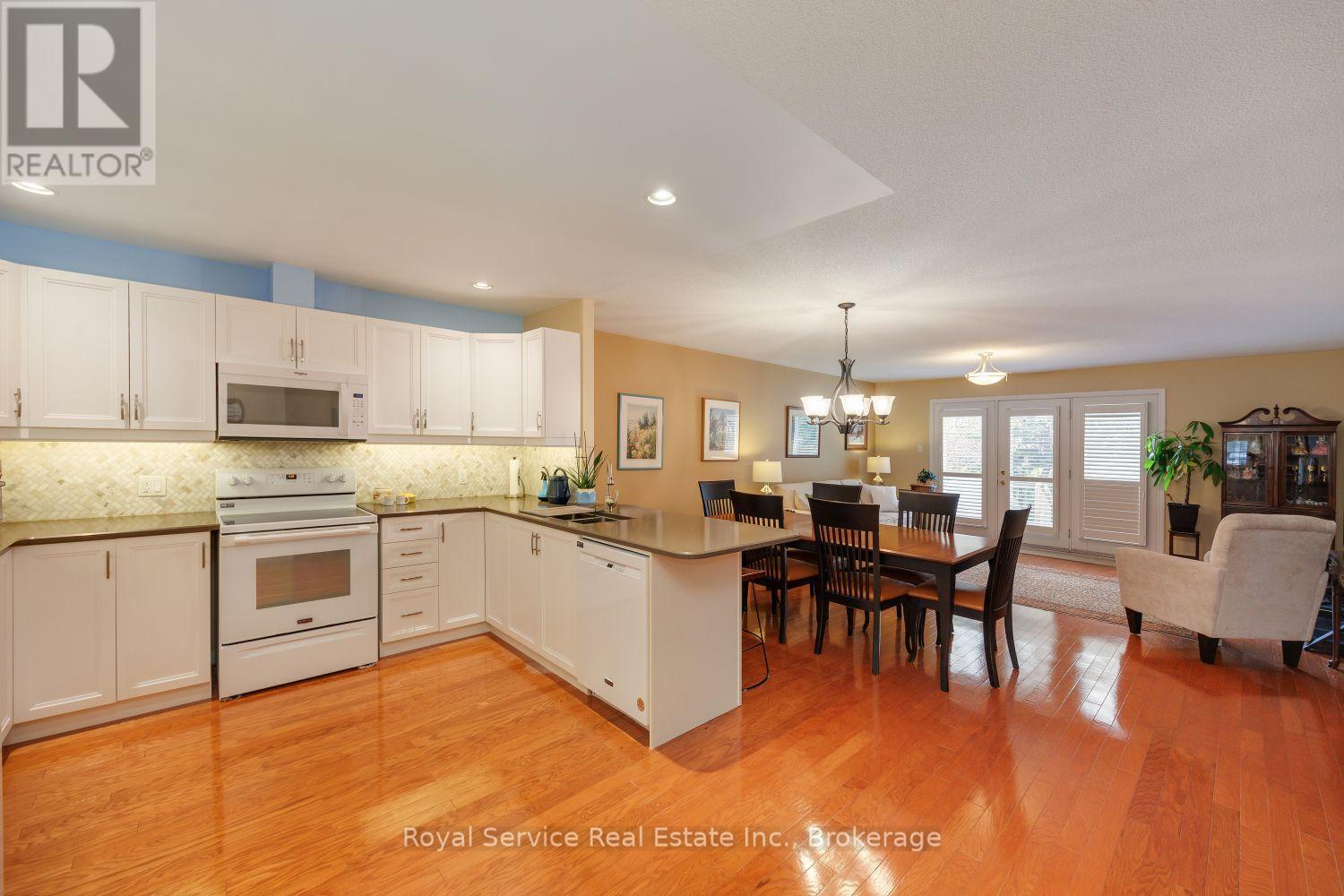 #6 877 WENTWORTH STREET - 8
