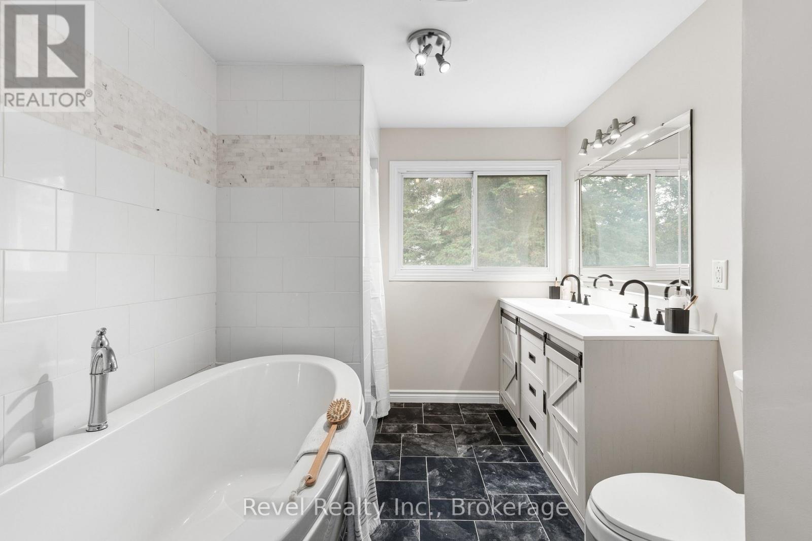 81 SANDERLING CRESCENT - 25