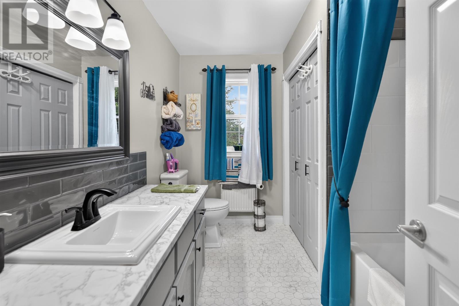 17 Centennial drive - 23