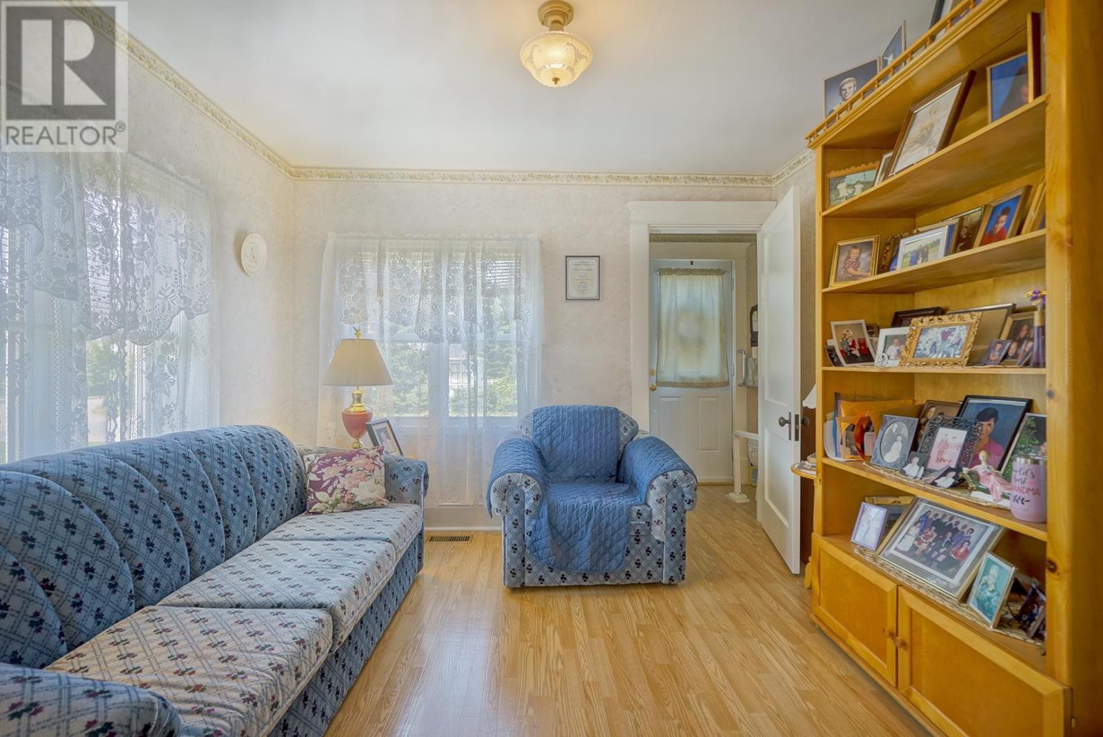 8 Wellington Road - Image 3