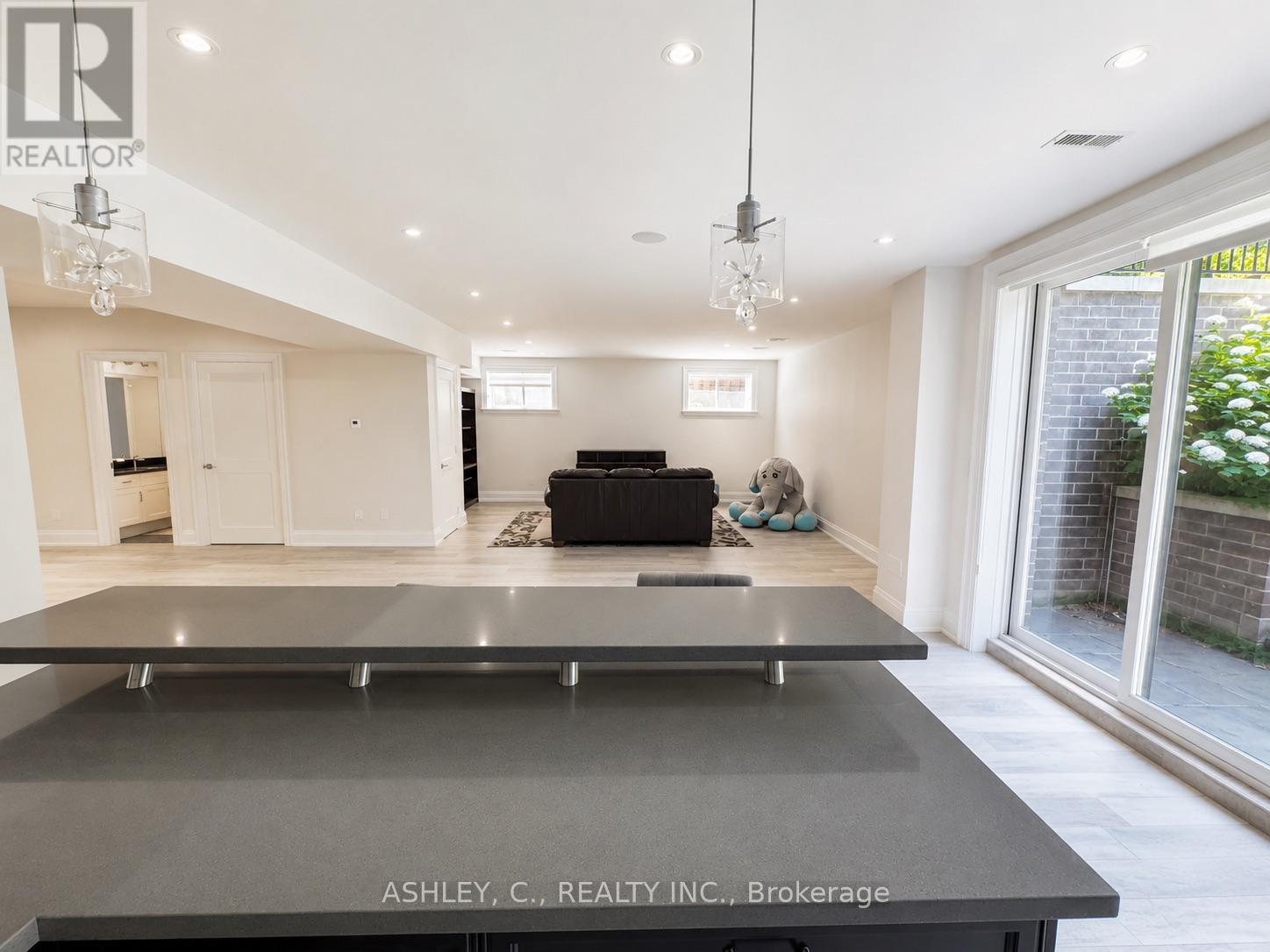2588 SHARON CRESCENT - 22