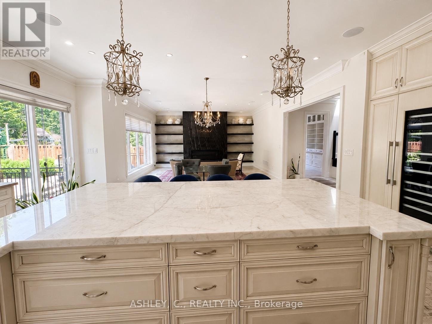 2588 SHARON CRESCENT - 9