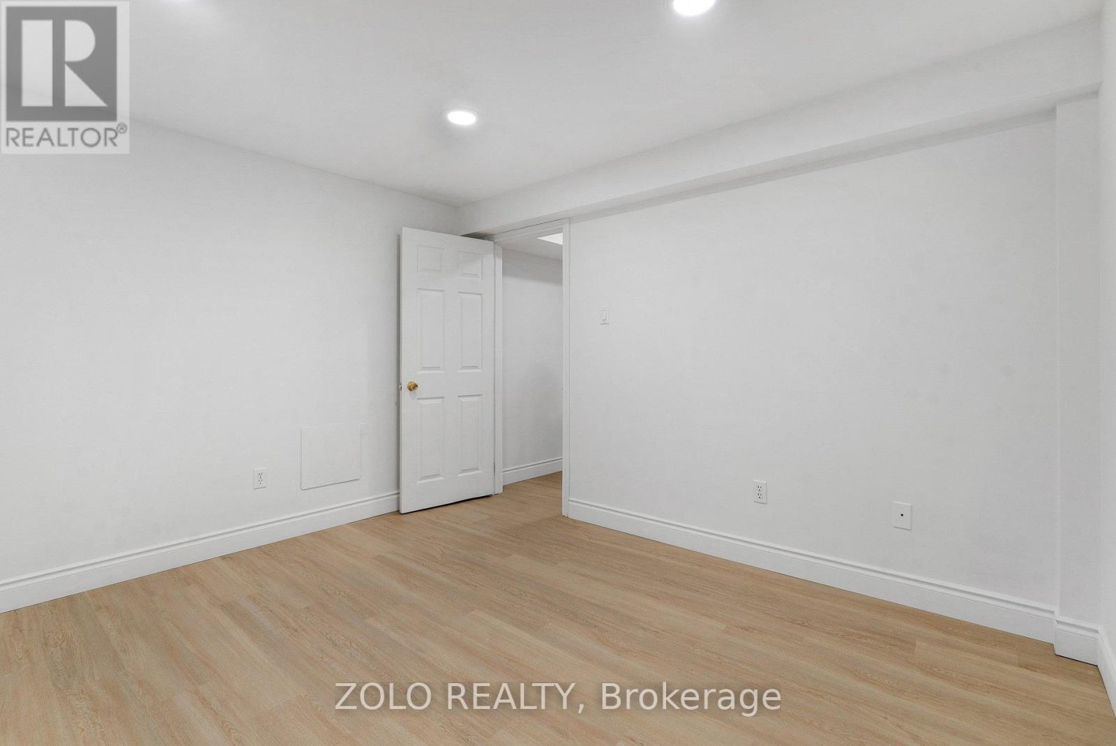 272 ELMAN CRESCENT - 25