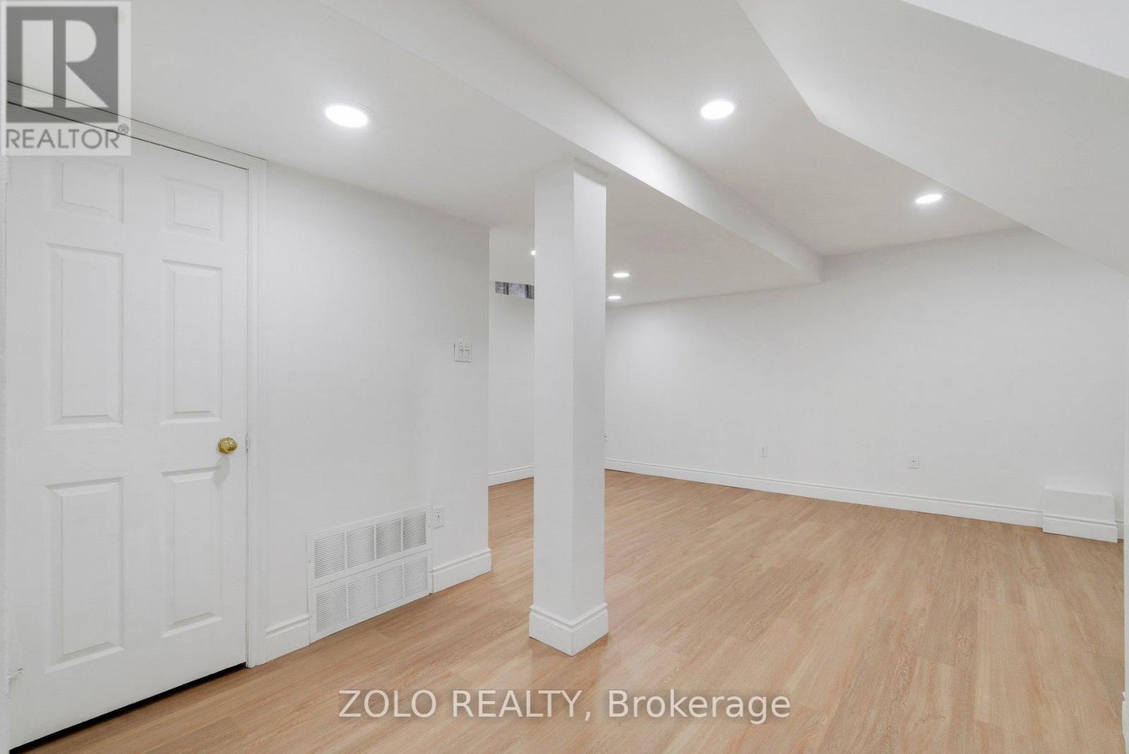 272 ELMAN CRESCENT - 28