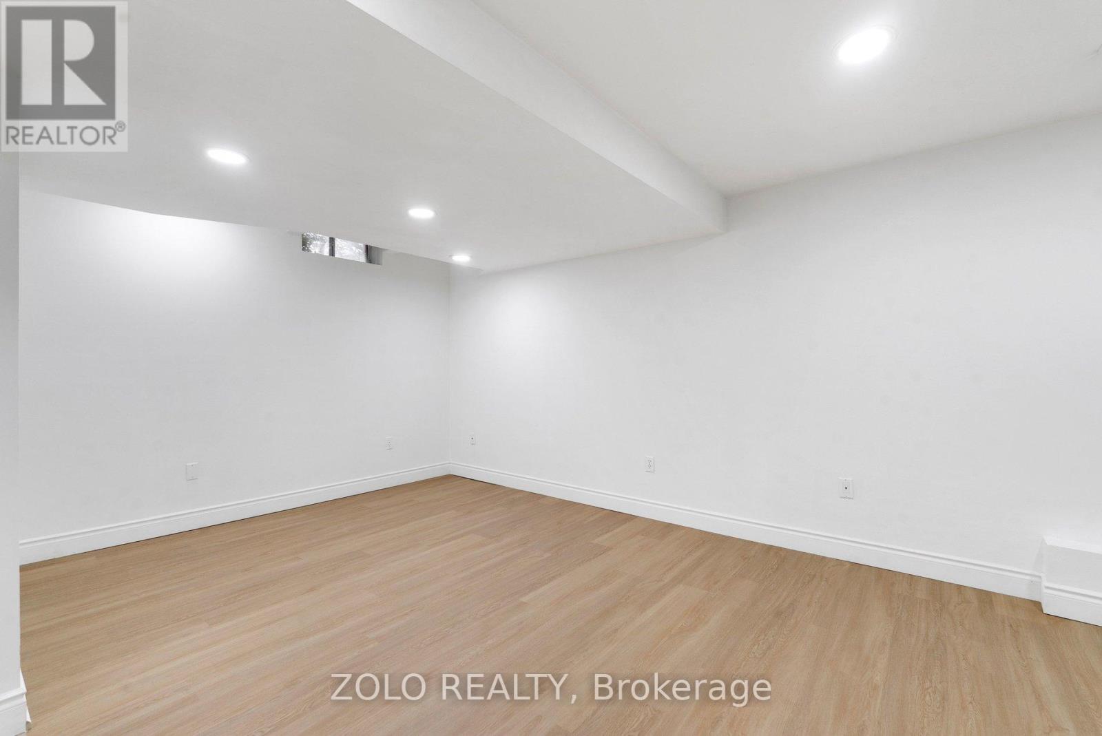 272 ELMAN CRESCENT - 29