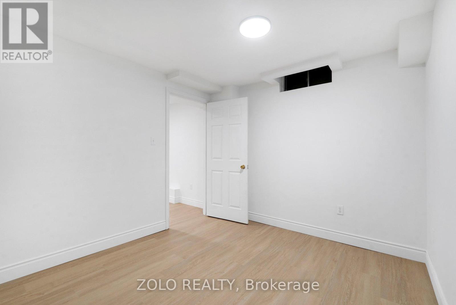 272 ELMAN CRESCENT - 34