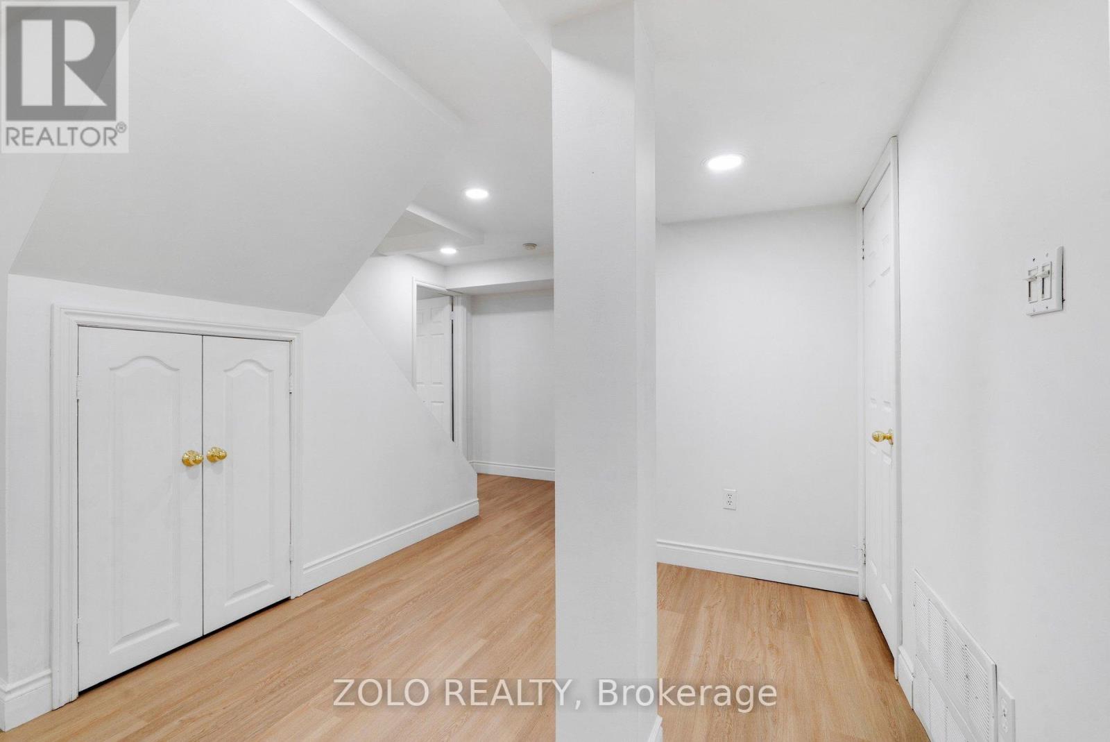 272 ELMAN CRESCENT - 35
