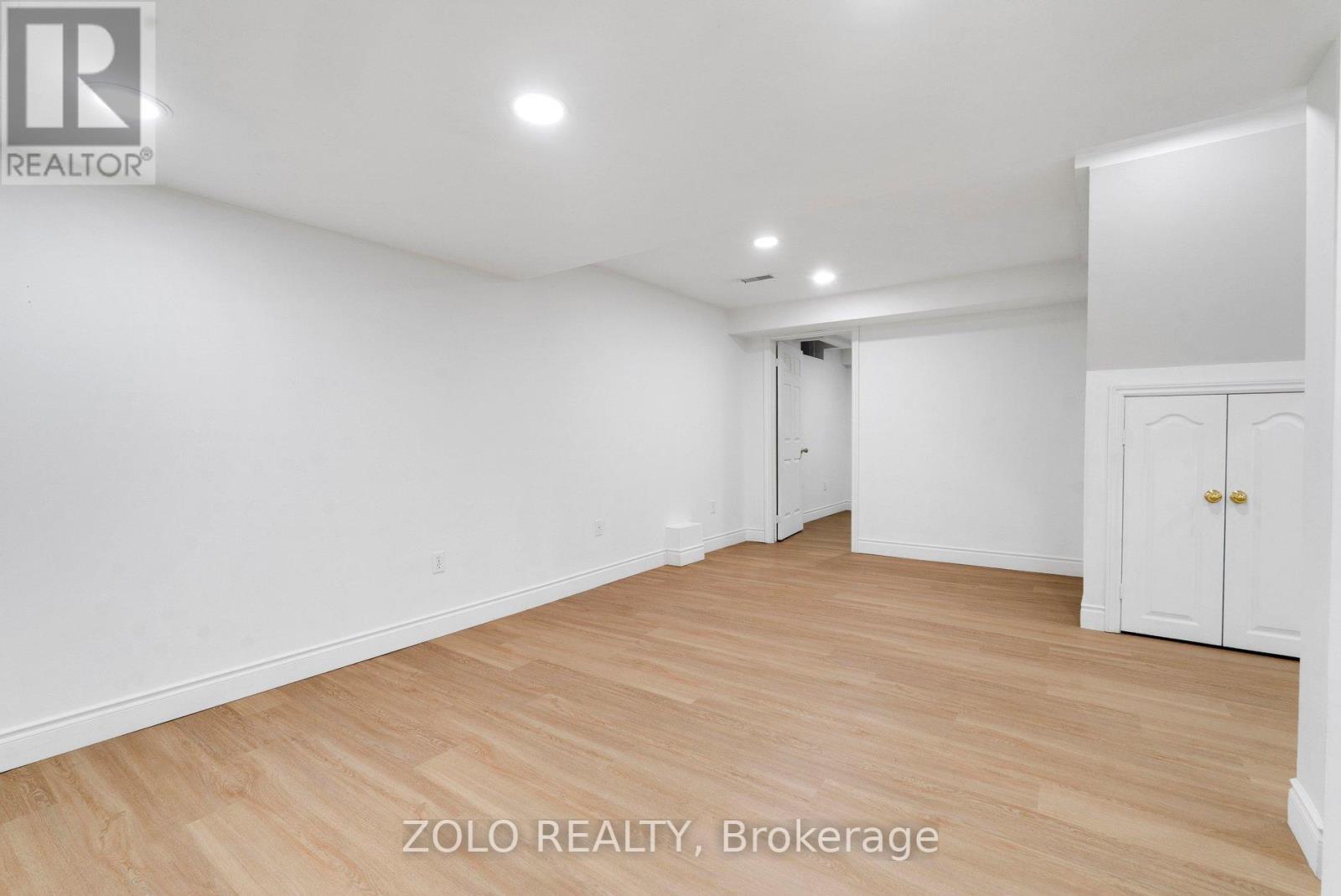 272 ELMAN CRESCENT - 33