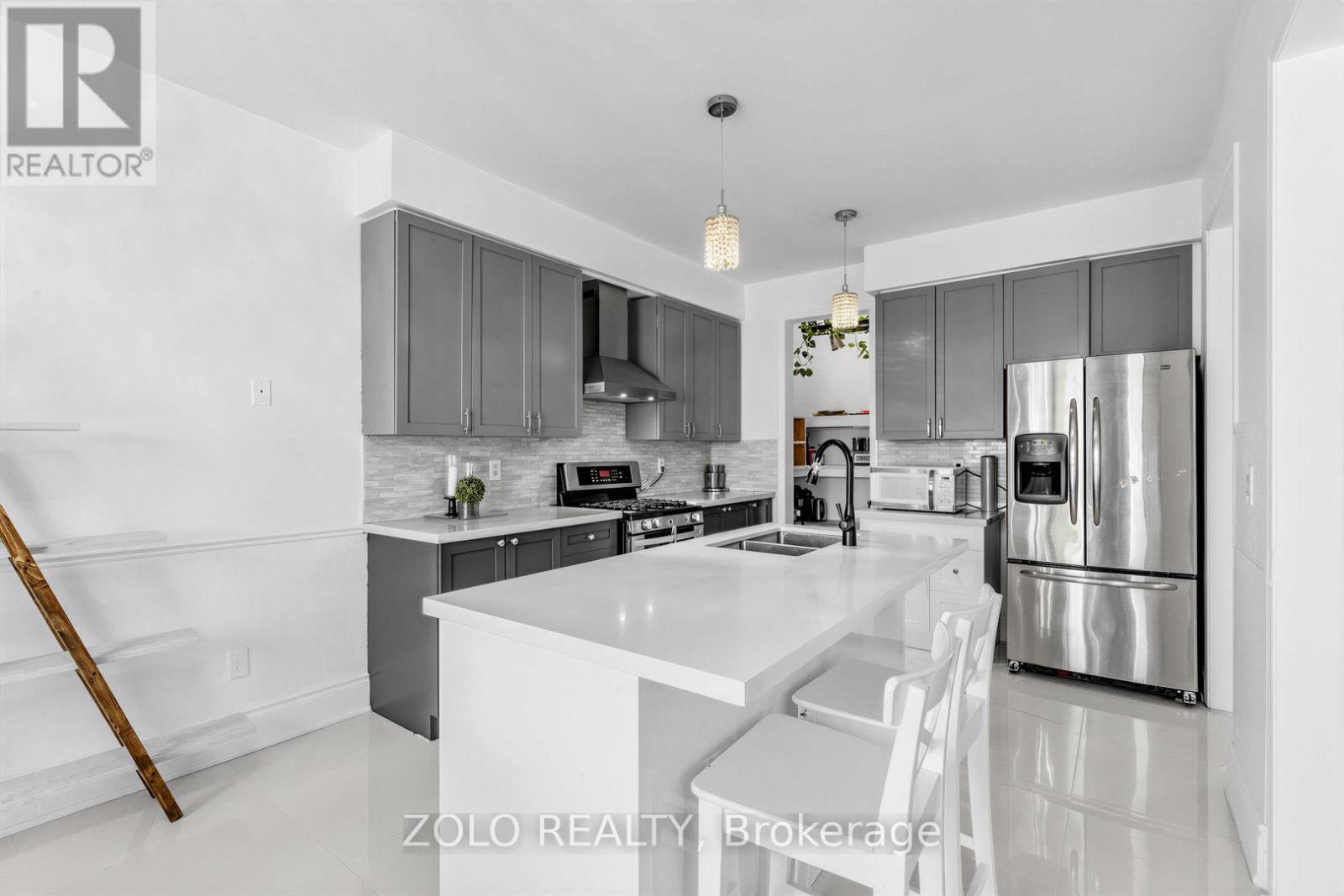1580 EARL CRESCENT - 13