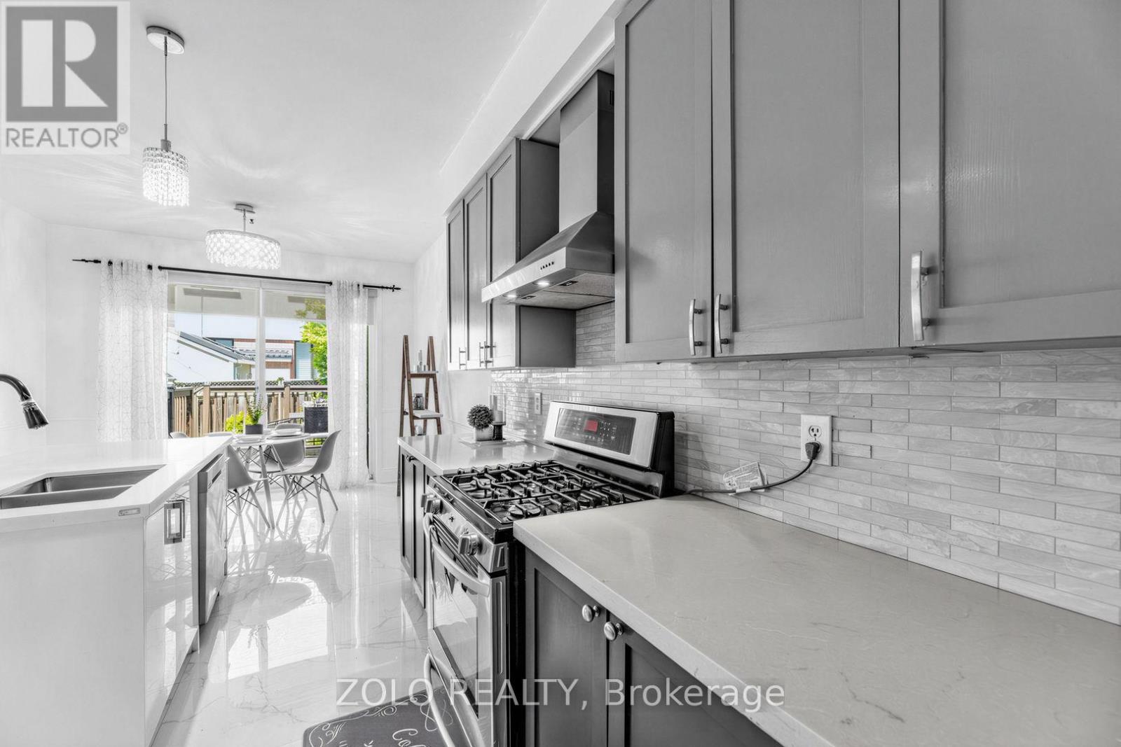 1580 EARL CRESCENT - 12
