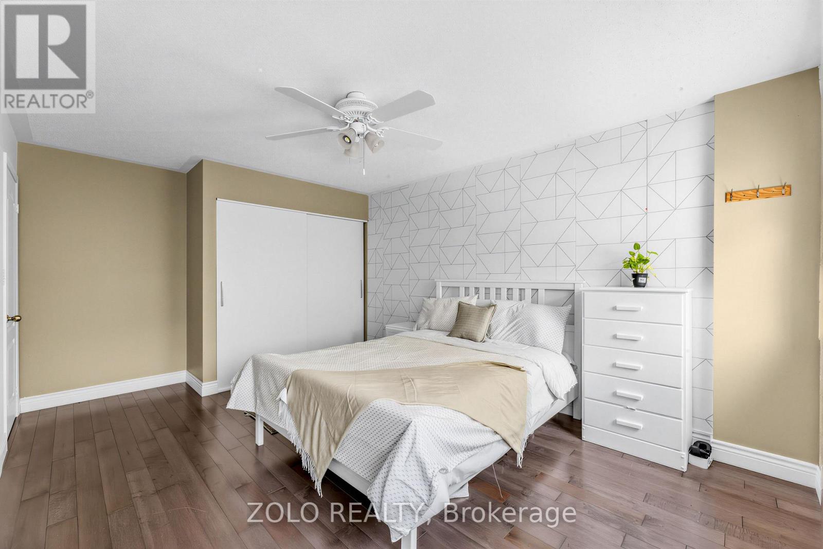 1580 EARL CRESCENT - 27