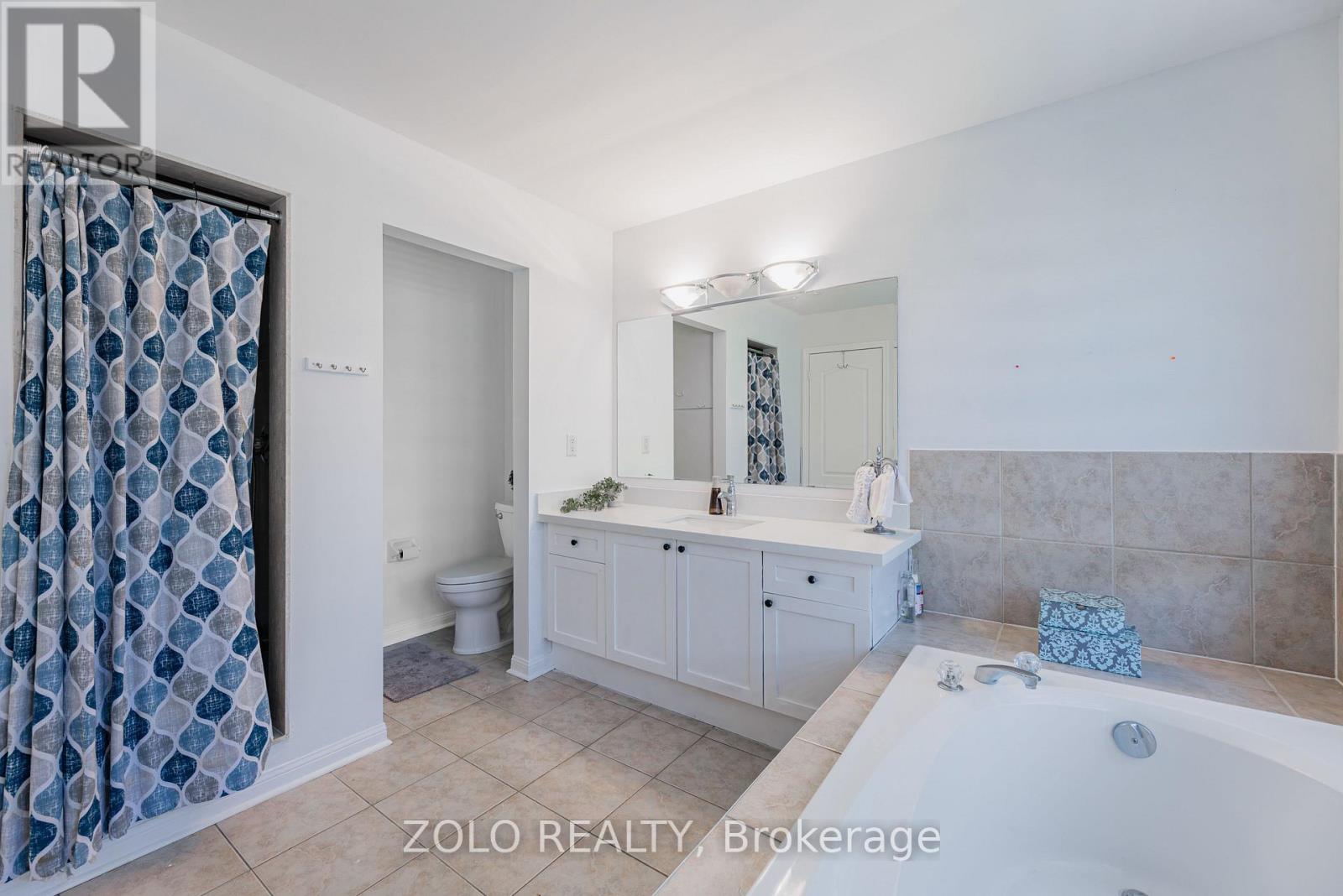 1580 EARL CRESCENT - 30