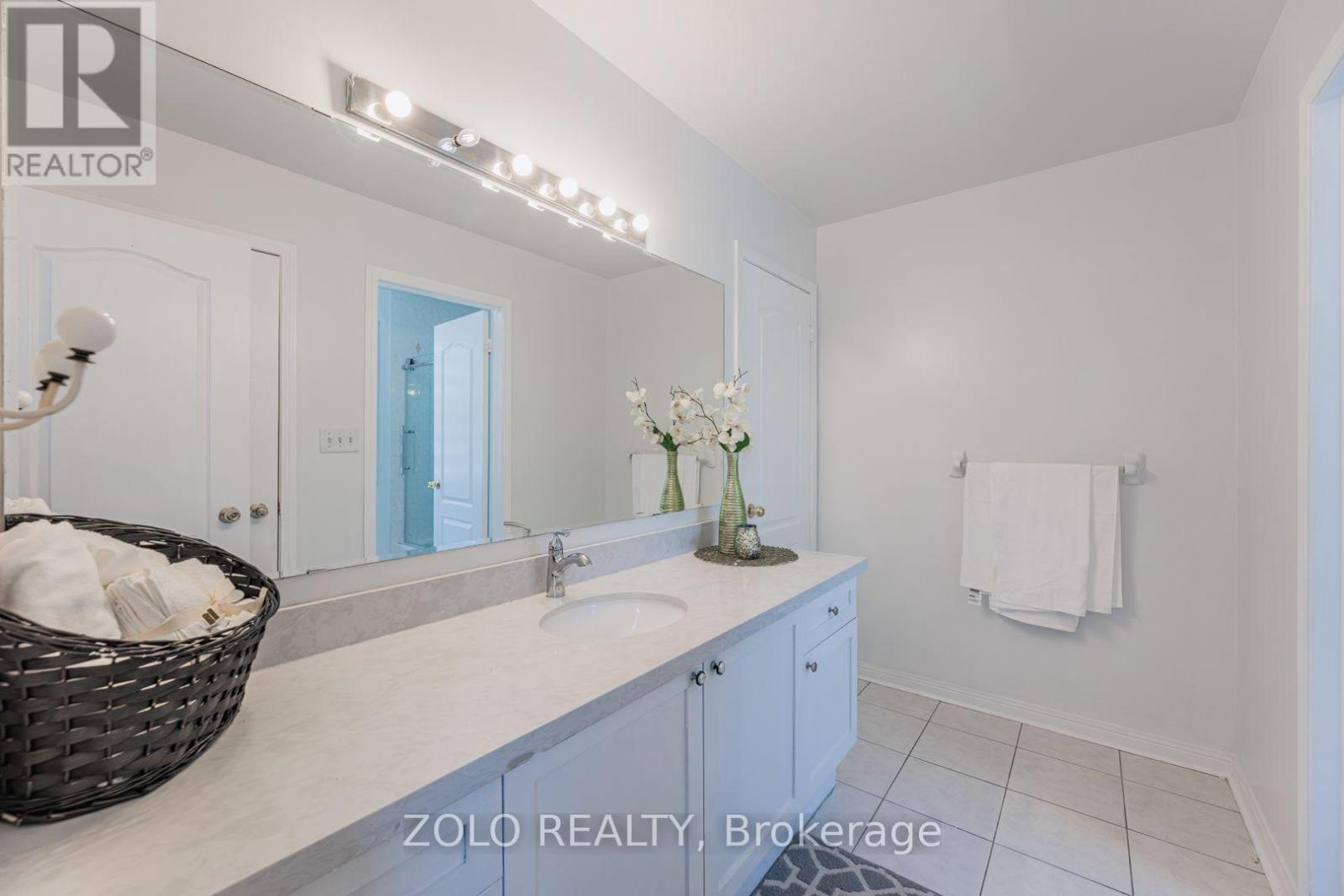 1580 EARL CRESCENT - 23