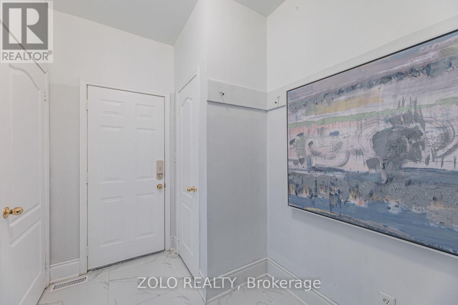 1580 EARL CRESCENT - 4