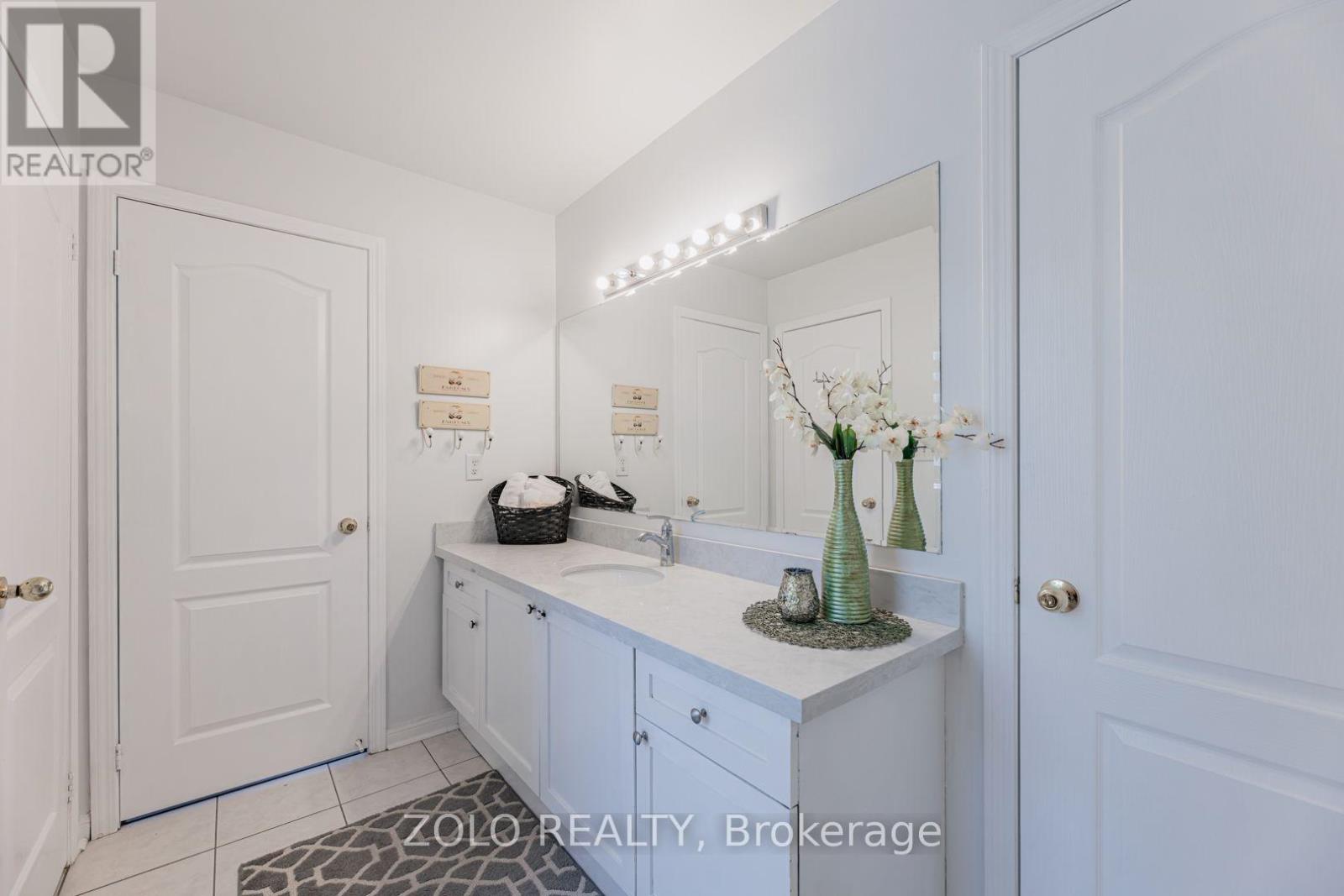 1580 EARL CRESCENT - 24