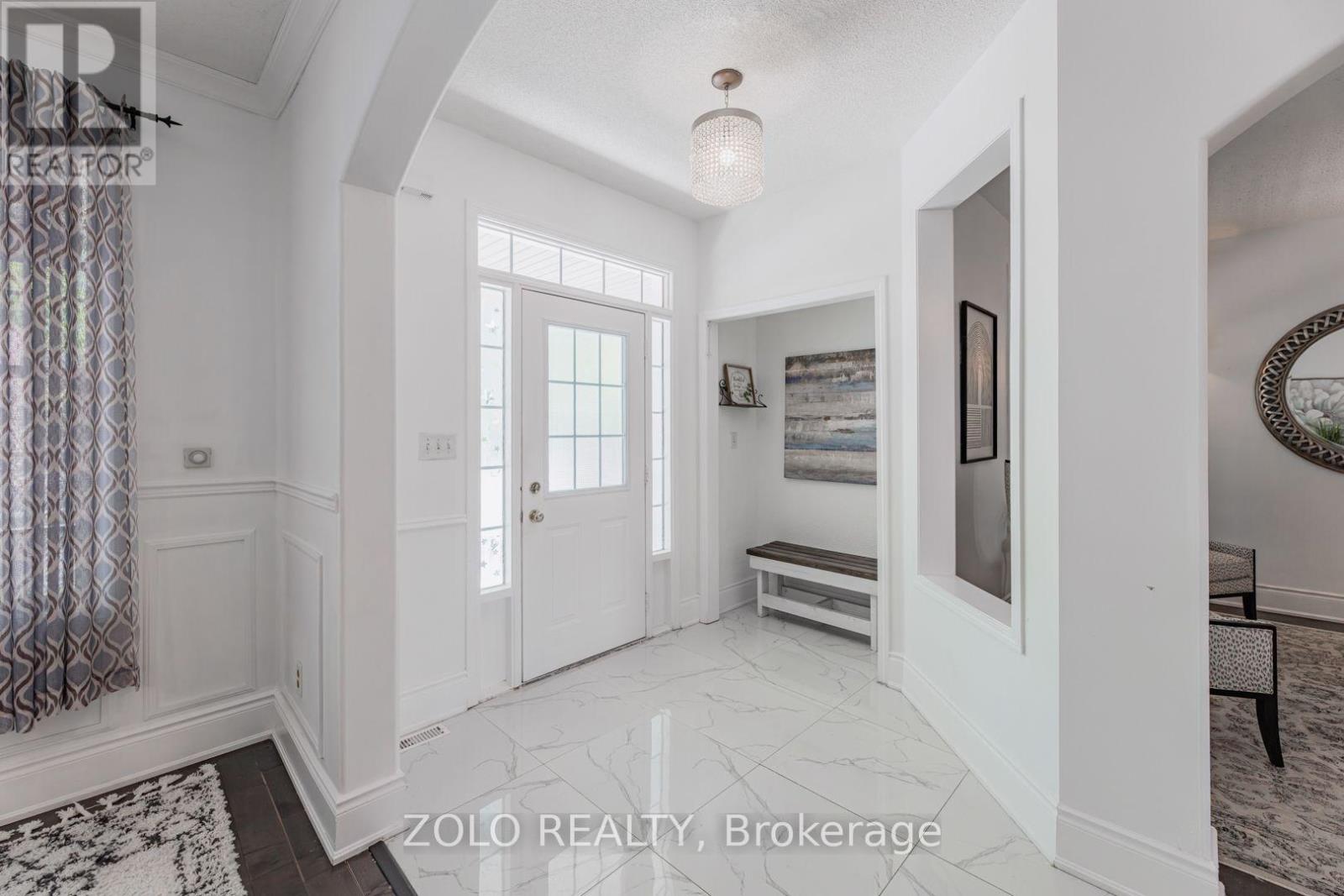 1580 EARL CRESCENT - 3