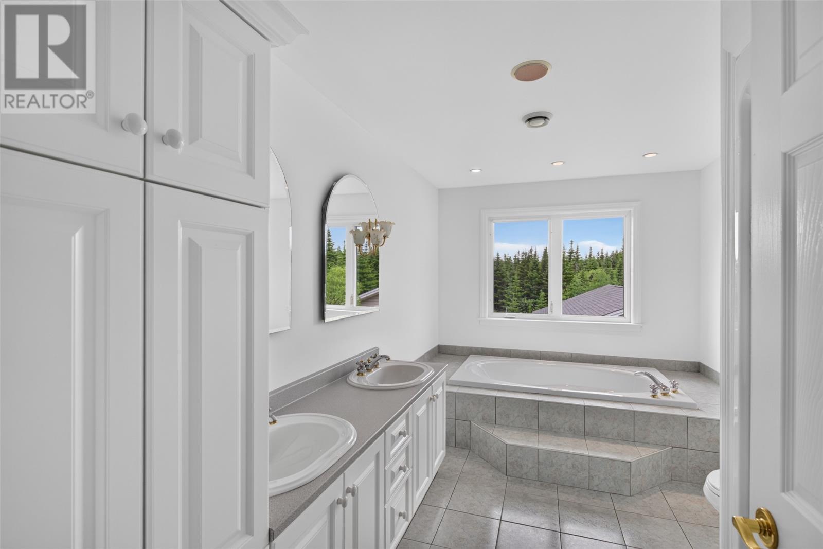 34 OLIVERS POND Place - 27