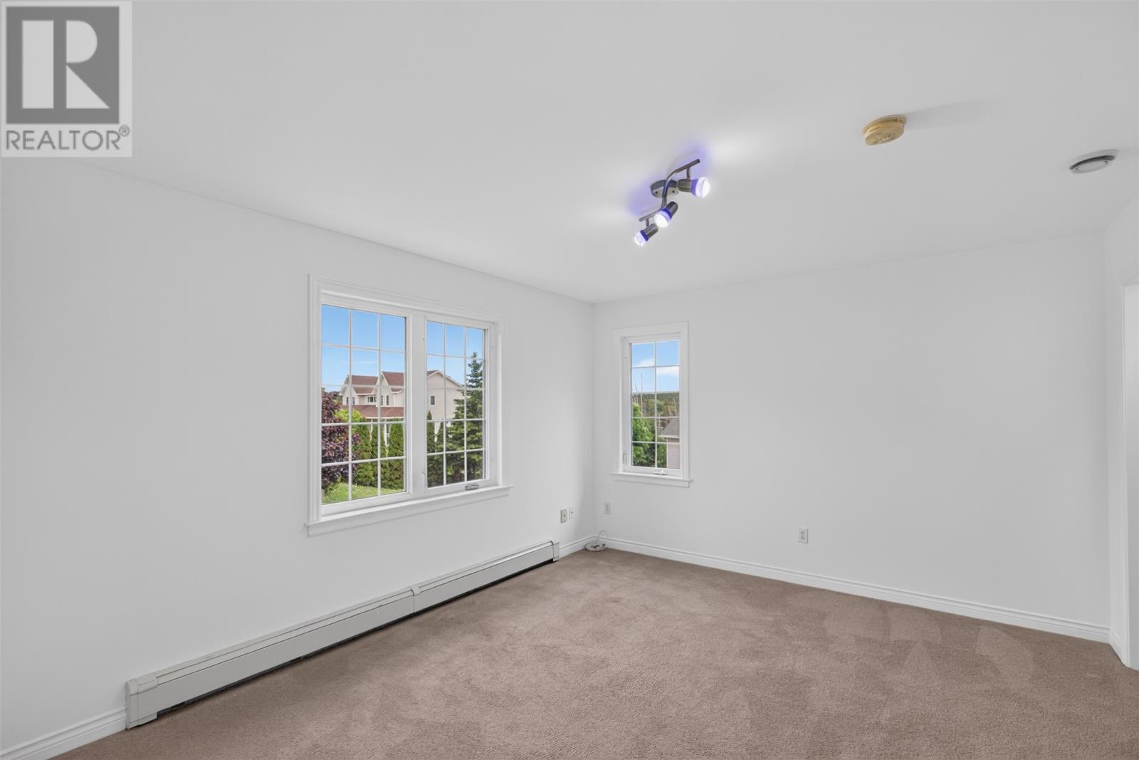 34 OLIVERS POND Place - 33