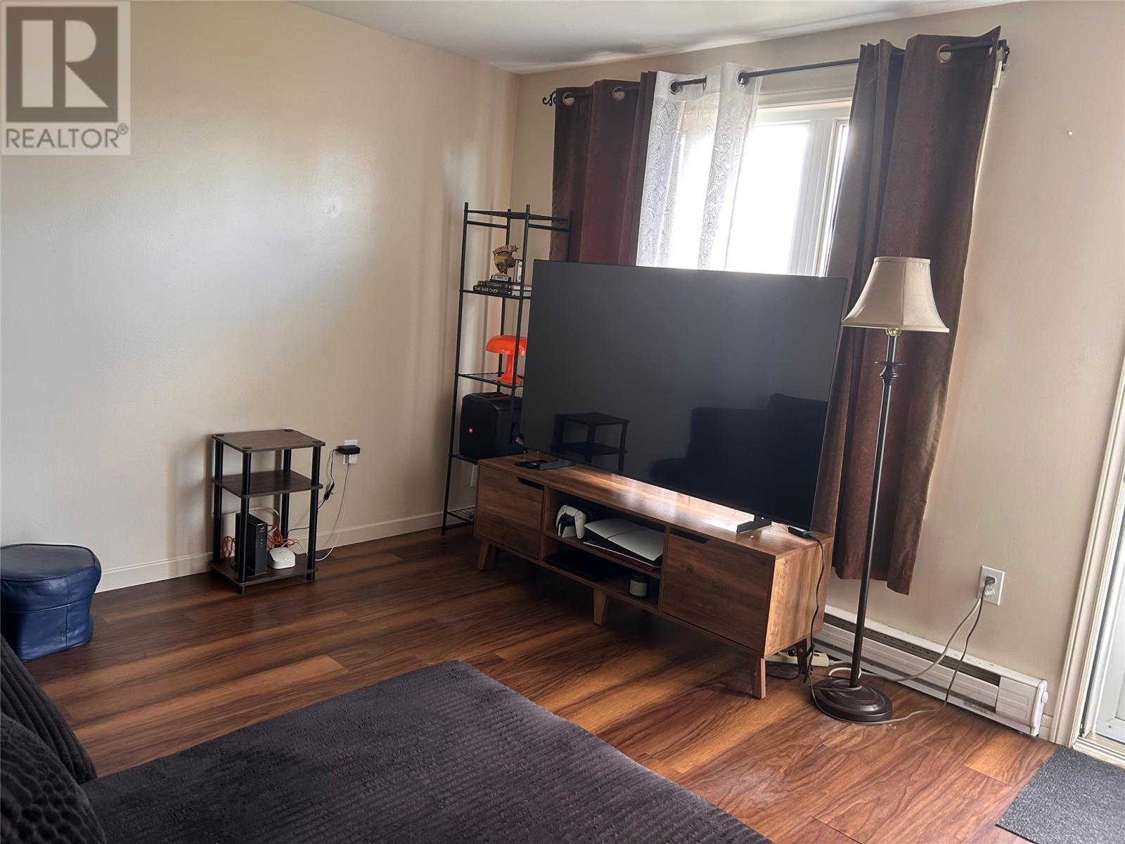 19 Cooper Crescent - Image 3