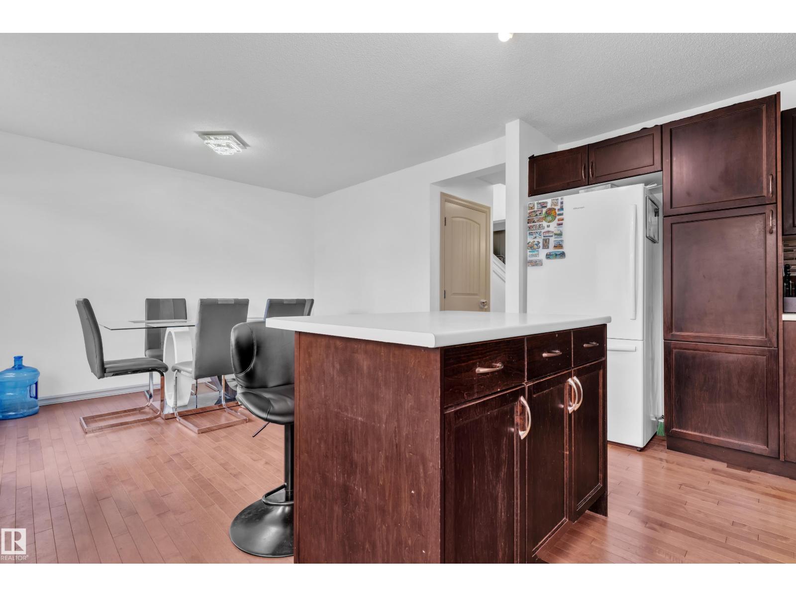 7223 19A AV SW - 19