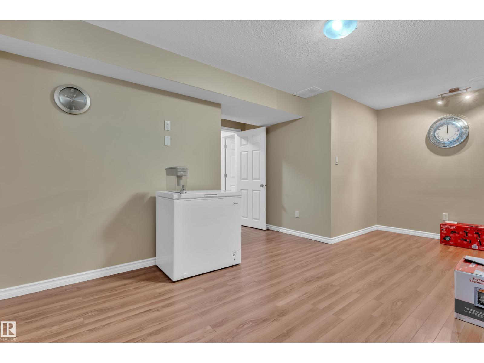 7223 19A AV SW - 33