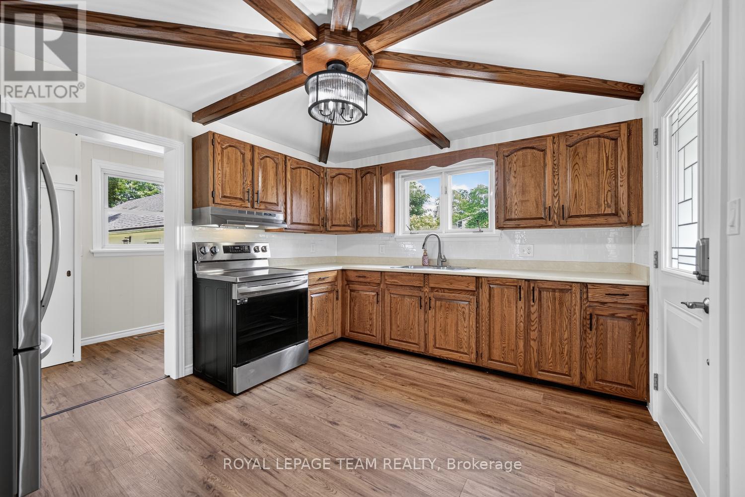 376 HYDE STREET - 13