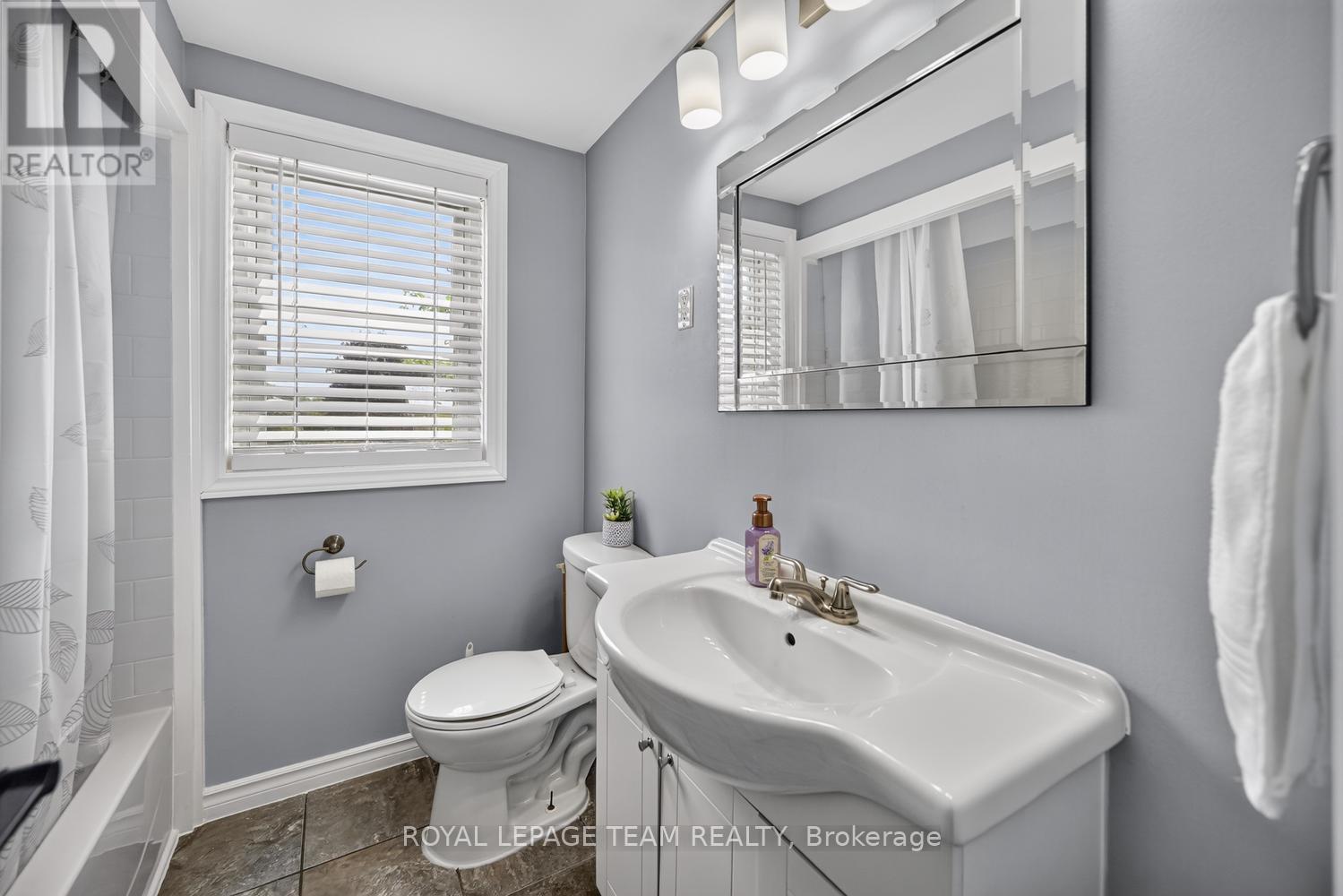 376 HYDE STREET - 23