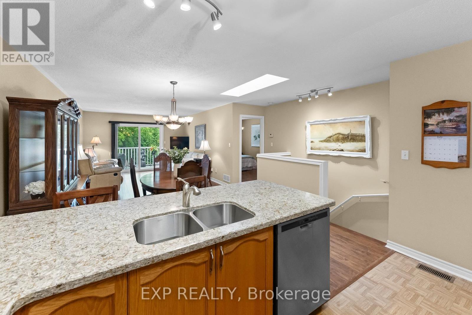 9 KINSMAN COURT S - 17