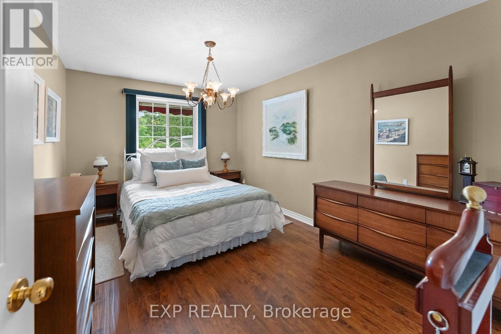 9 KINSMAN COURT S - 24