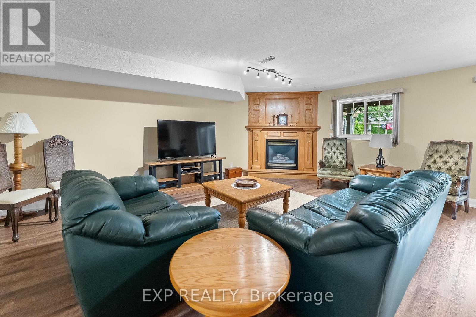9 KINSMAN COURT S - 29