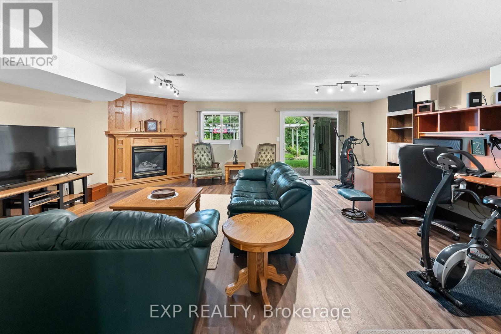 9 KINSMAN COURT S - 31